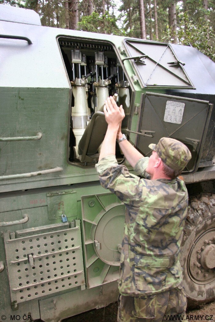 Bích kích pháo tự hành 152mm SpGH DANA